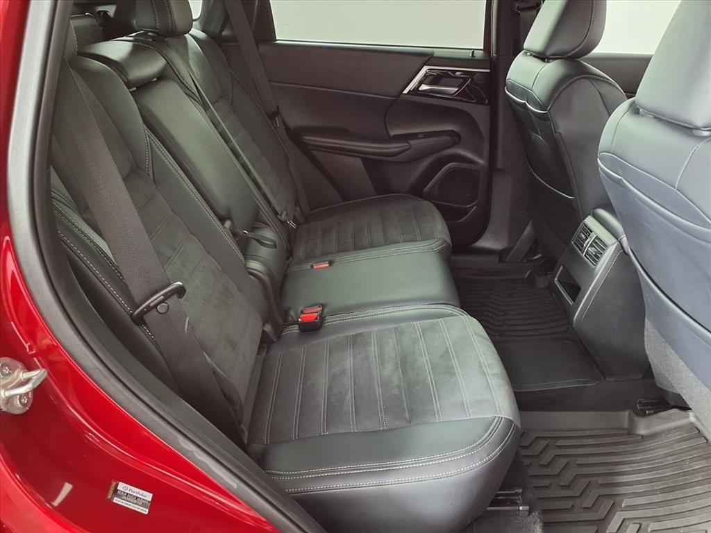 Used 2024 Mitsubishi Outlander SE image 11