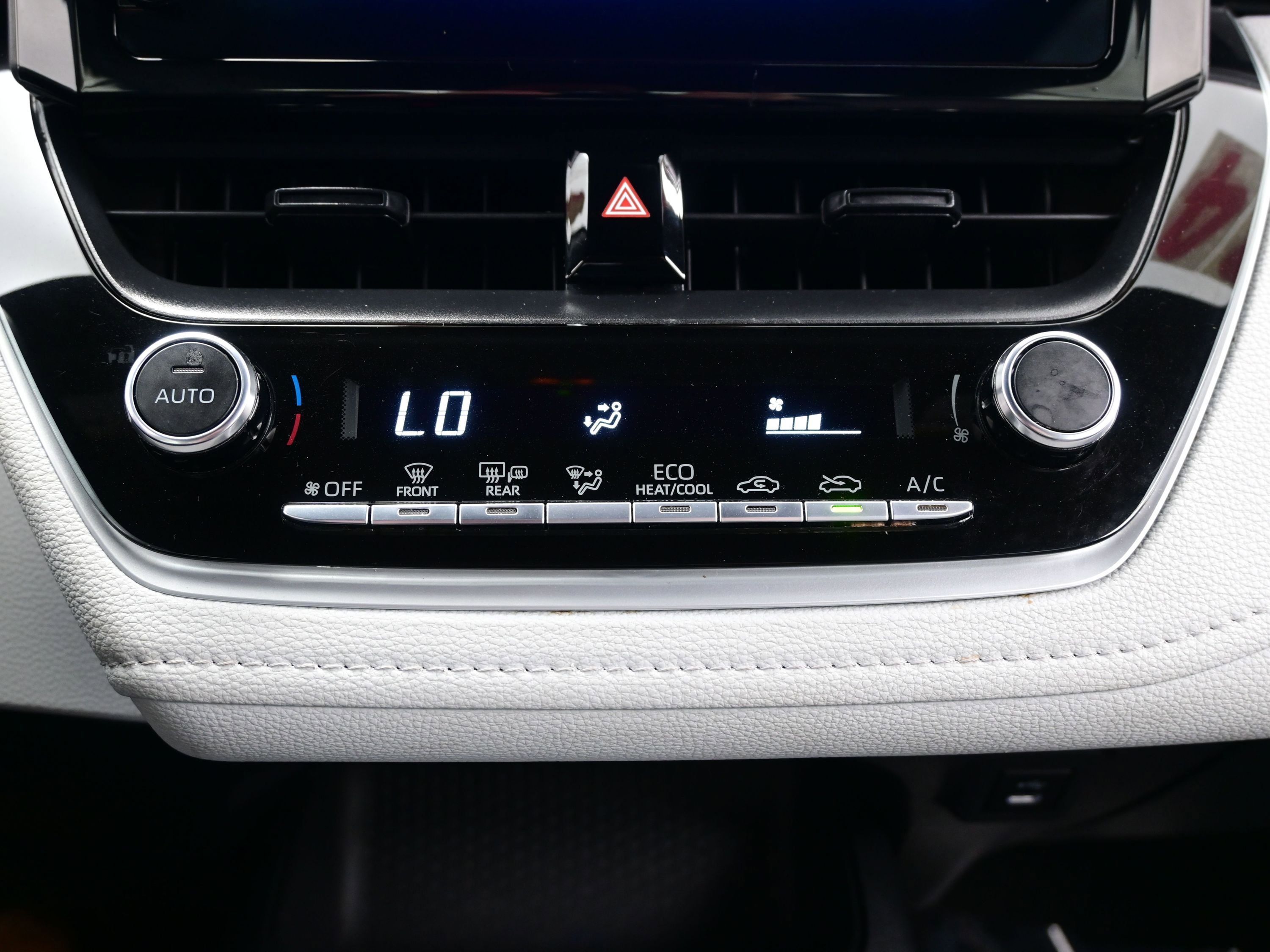 Used 2024 Toyota Corolla SE image 19