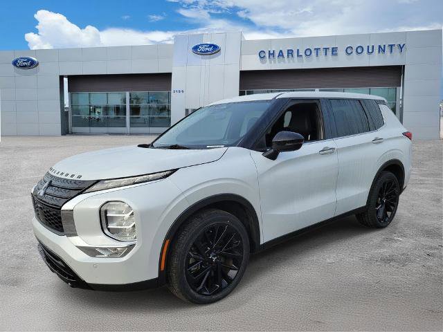 Used 2024 Mitsubishi Outlander SE Black Edition image 2