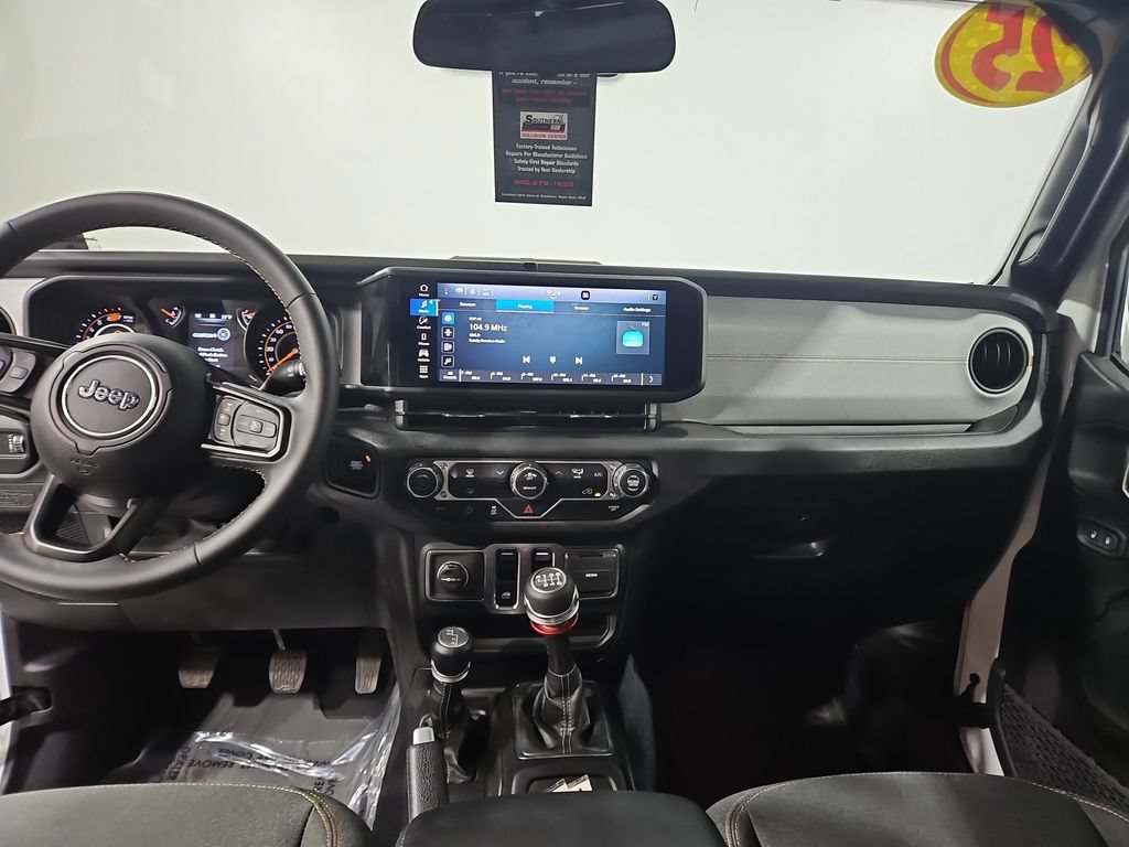 Used 2025 Jeep Wrangler Sport AWD/4WD image 18