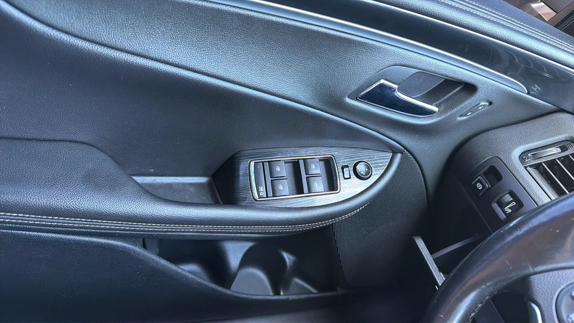 Used 2019 Chevrolet Impala LT FWD image 22