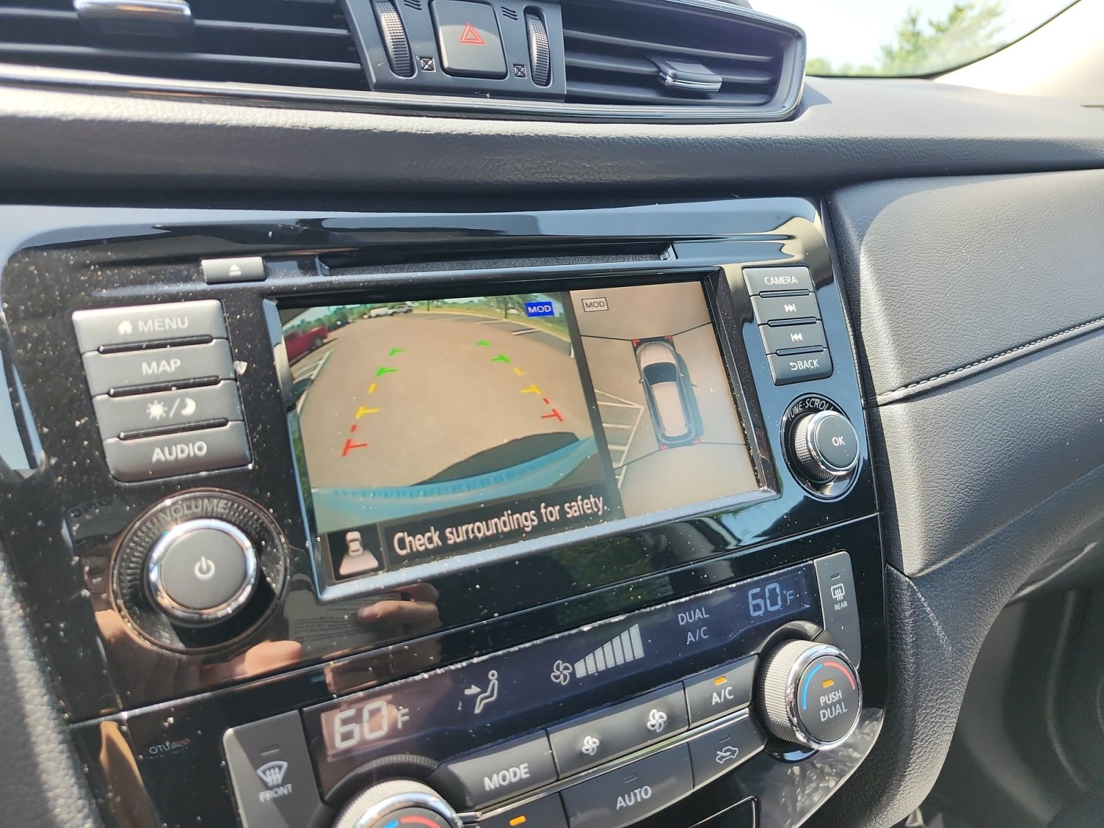 Used 2018 Nissan Rogue SV w/ Premium Package FWD image 17
