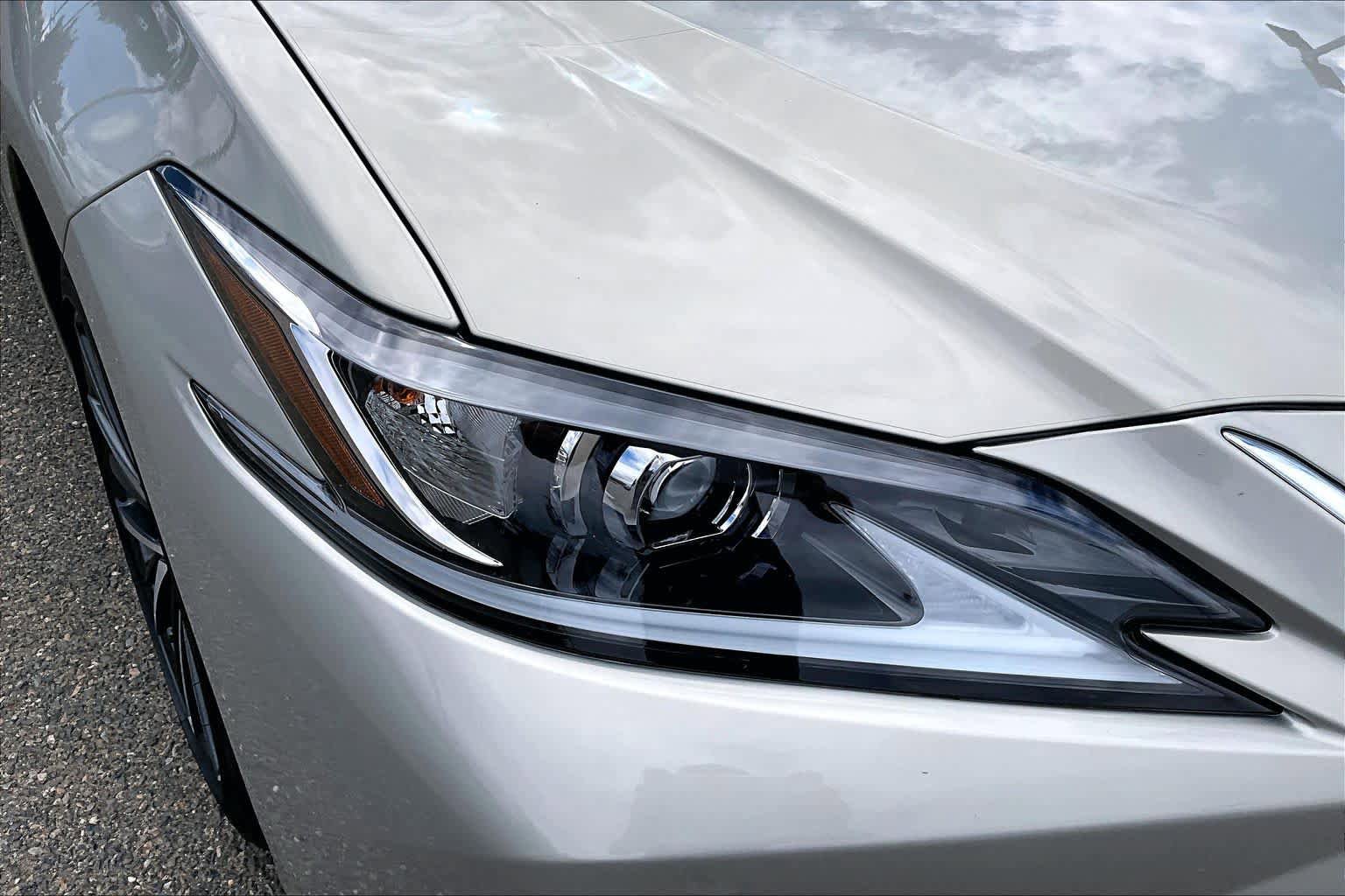 Used 2023 Lexus ES 300h w/ Premium Package FWD image 27