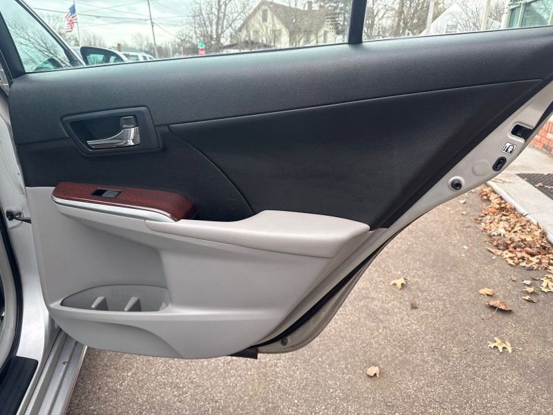 Used 2013 Toyota Camry XLE image 17
