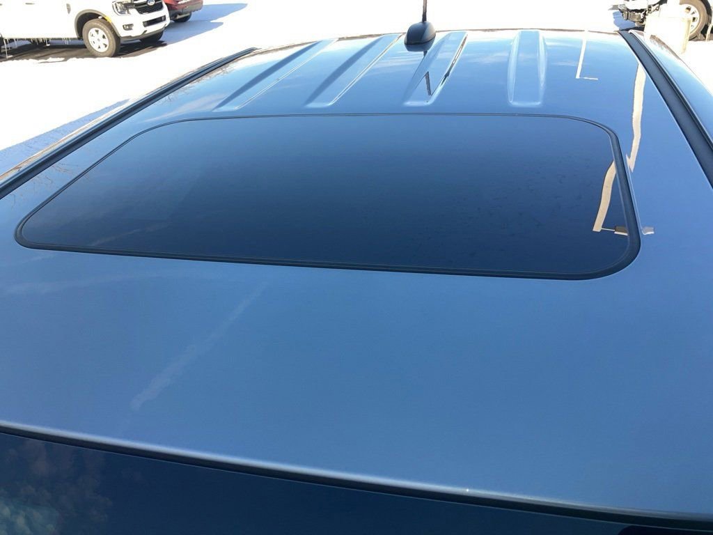 Used 2024 GMC Canyon AT4X image 6