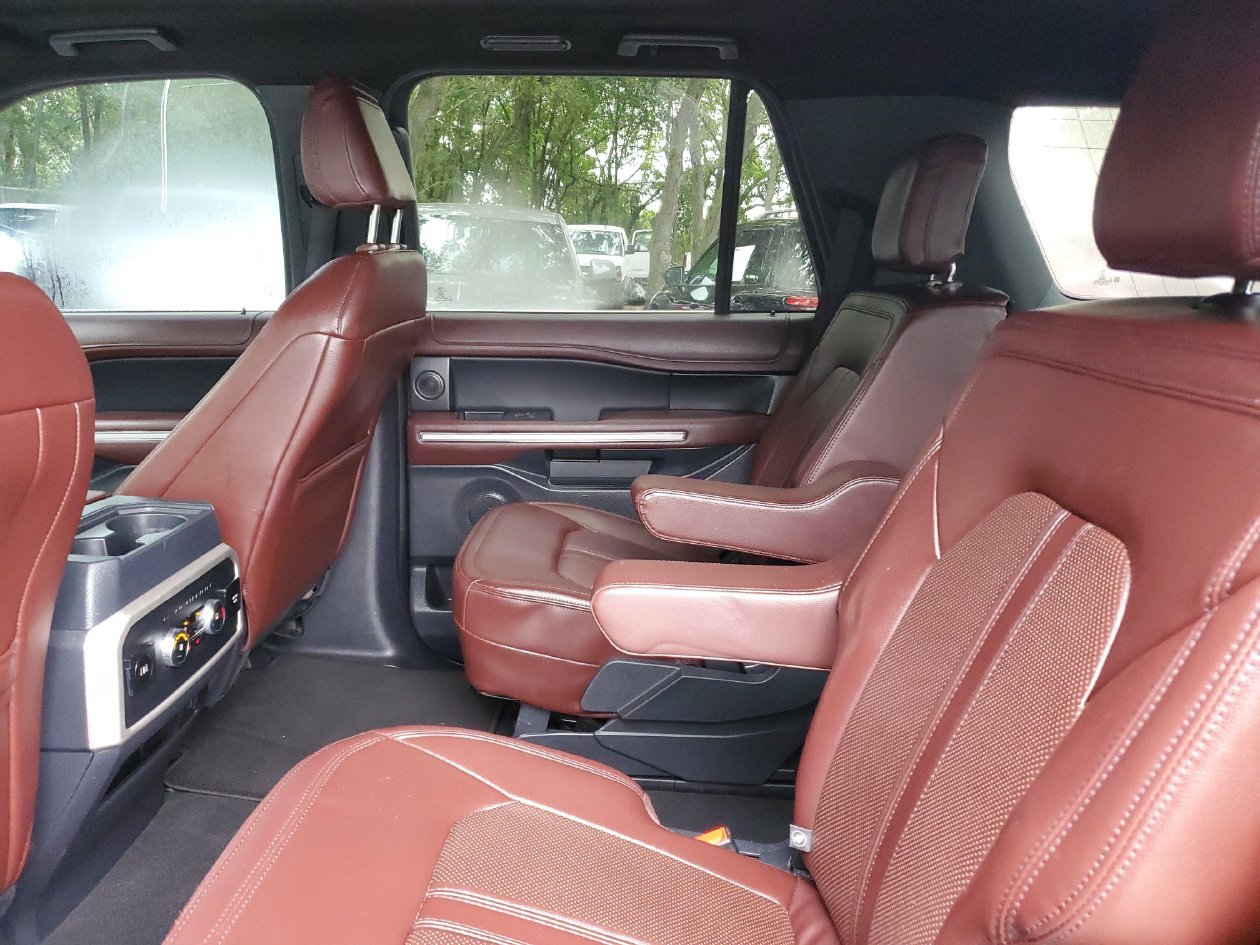 Used 2024 Ford Expedition Limited RWD image 10