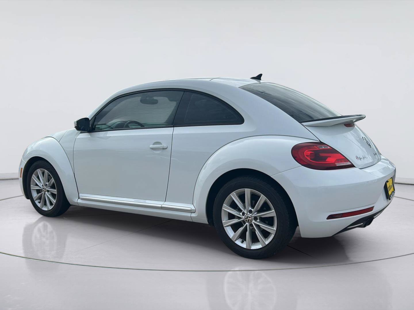 Used 2017 Volkswagen Beetle 1.8T SE FWD image 6