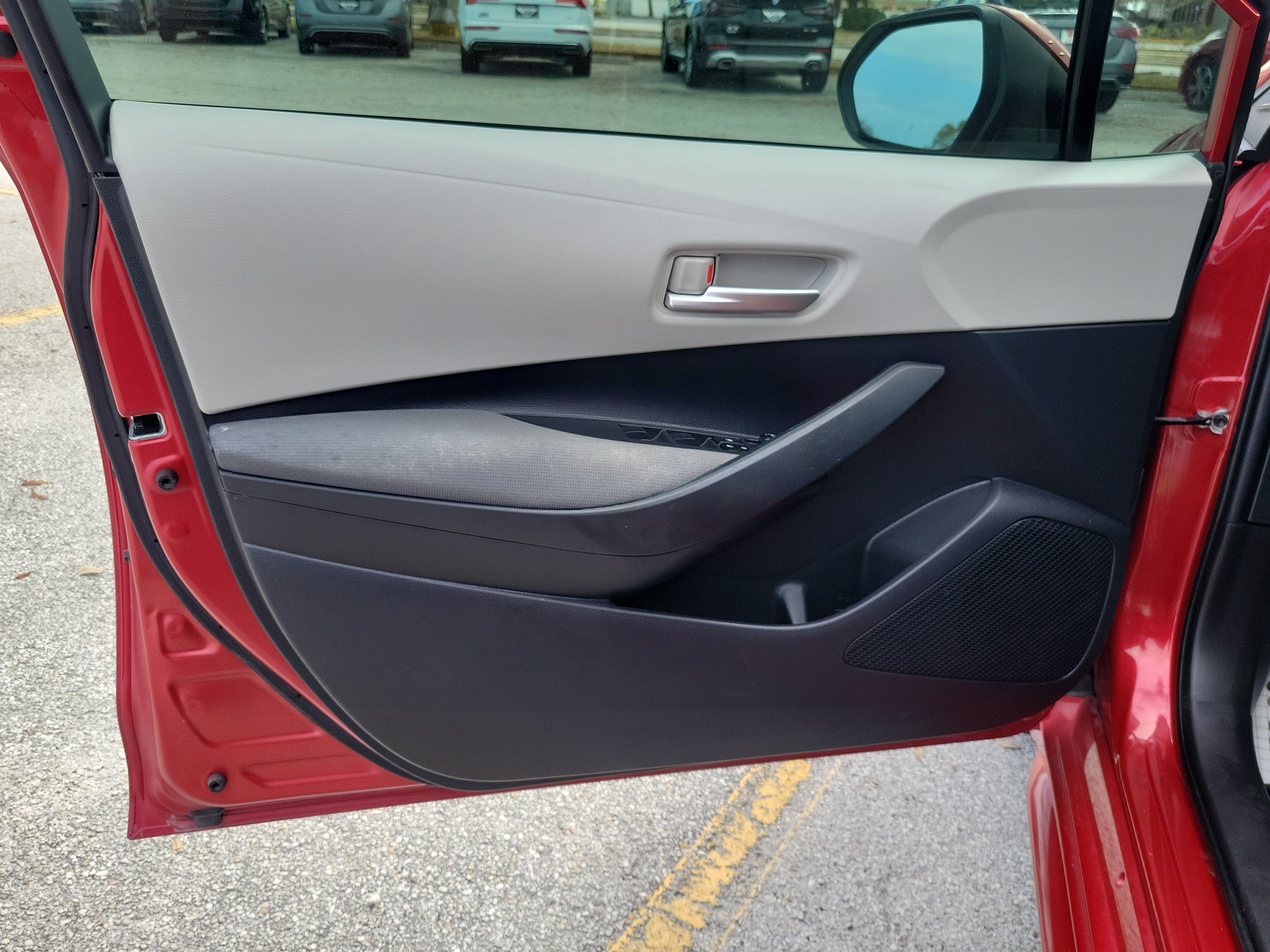 Used 2021 Toyota Corolla LE FWD image 12