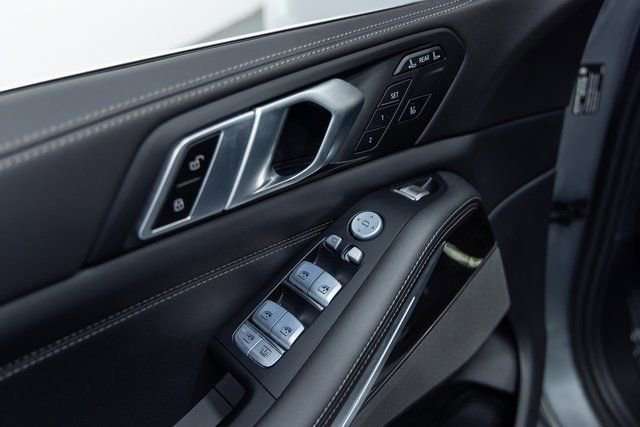 Certified 2023 BMW X7 xDrive40i w/ Premium Package image 12