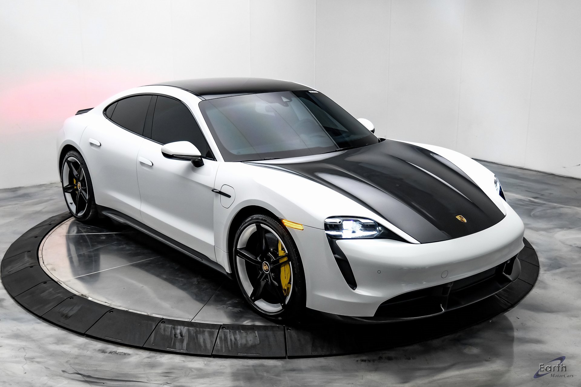 Used 2020 Porsche Taycan Turbo S image 21