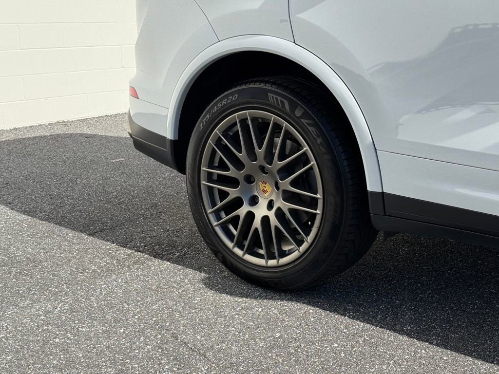 Used 2017 Porsche Cayenne Platinum Edition image 12
