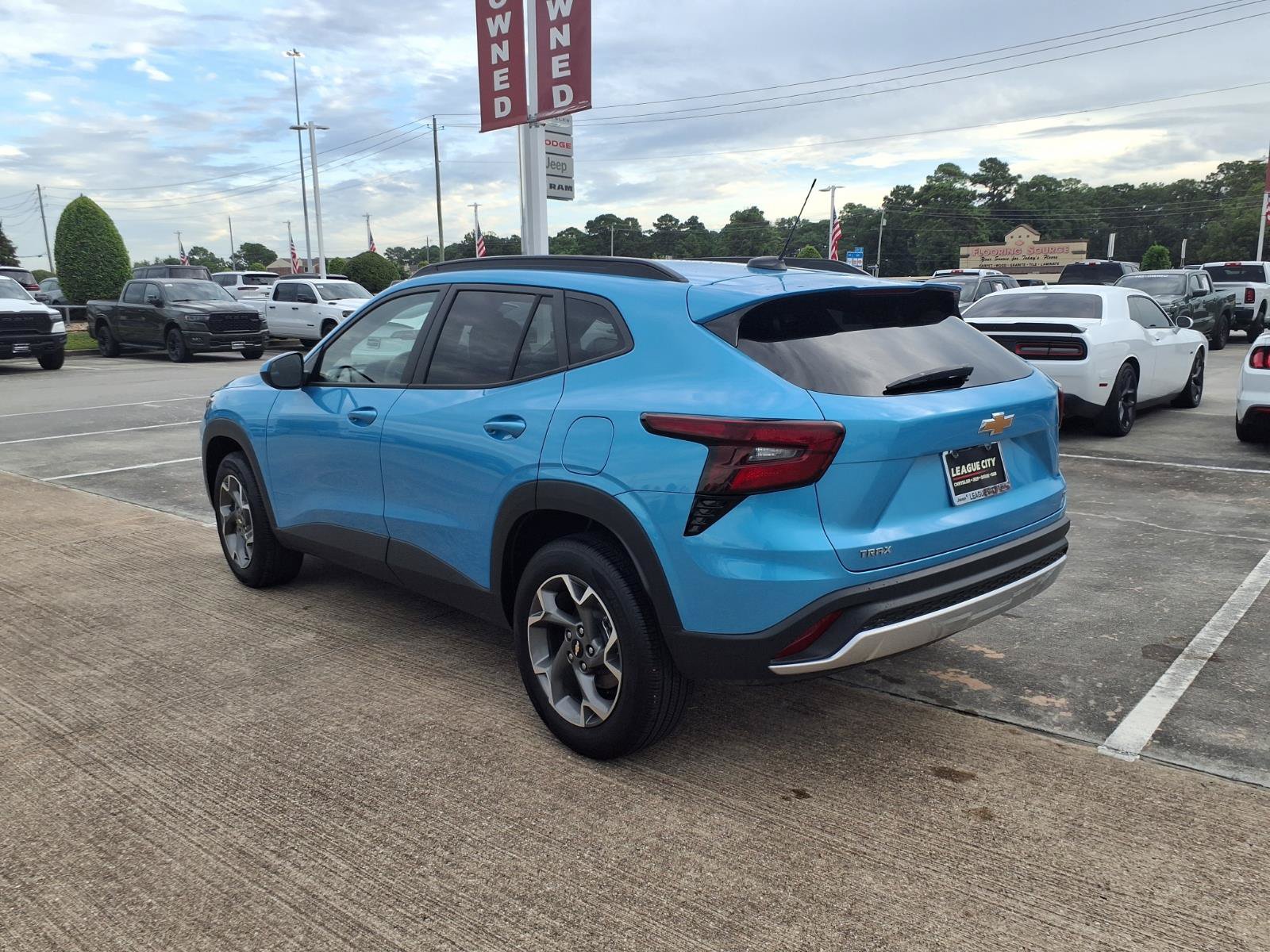 Used 2026 Chevrolet Trax LT FWD image 4