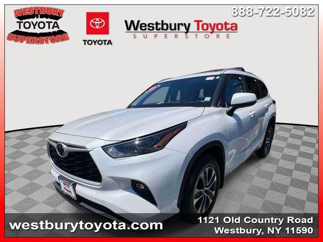 Used 2023 Toyota Highlander XLE AWD/4WD image 5
