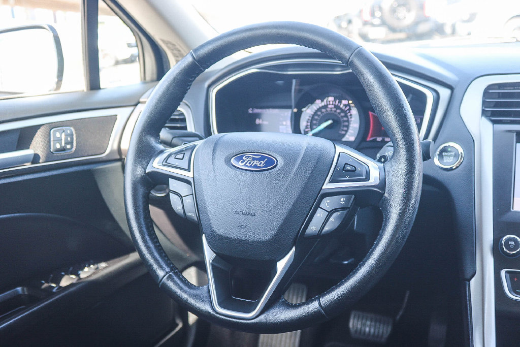 Certified 2017 Ford Fusion SE w/ Fusion SE Technology Package FWD image 18