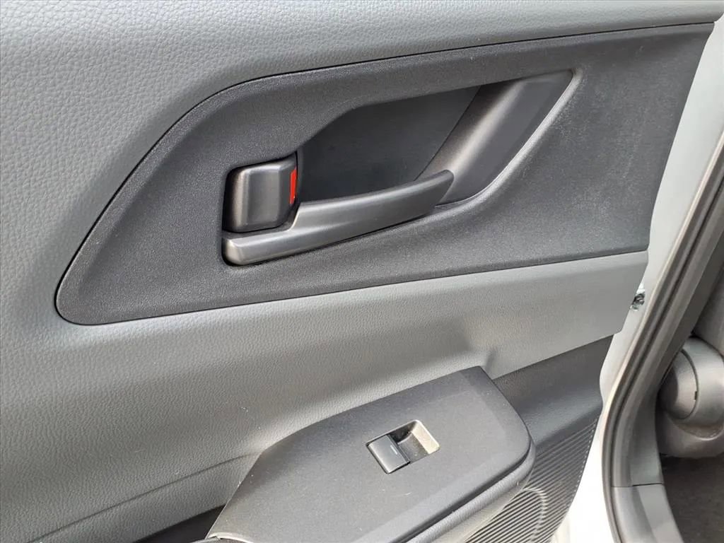 Used 2024 Toyota Prius LE image 21