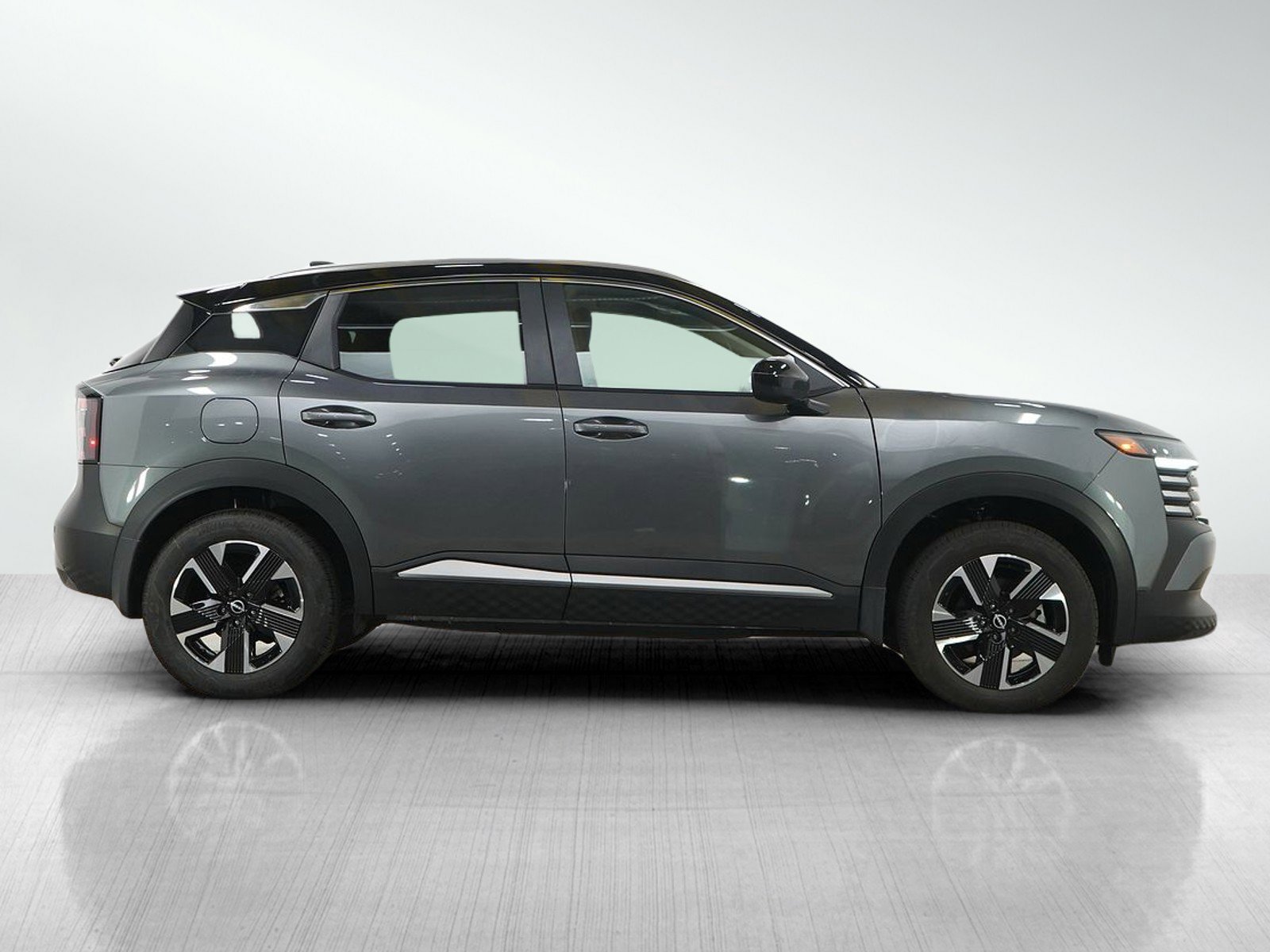 Used 2025 Nissan Kicks SV w/ SV Premium Package AWD/4WD image 6