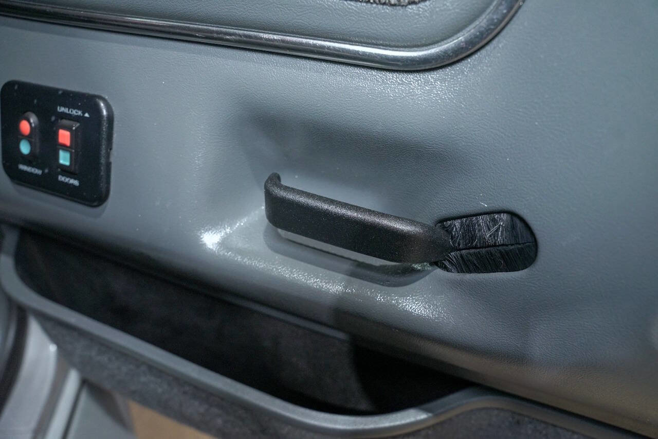 Used 1990 Ford F150 4x4 Regular Cab image 40