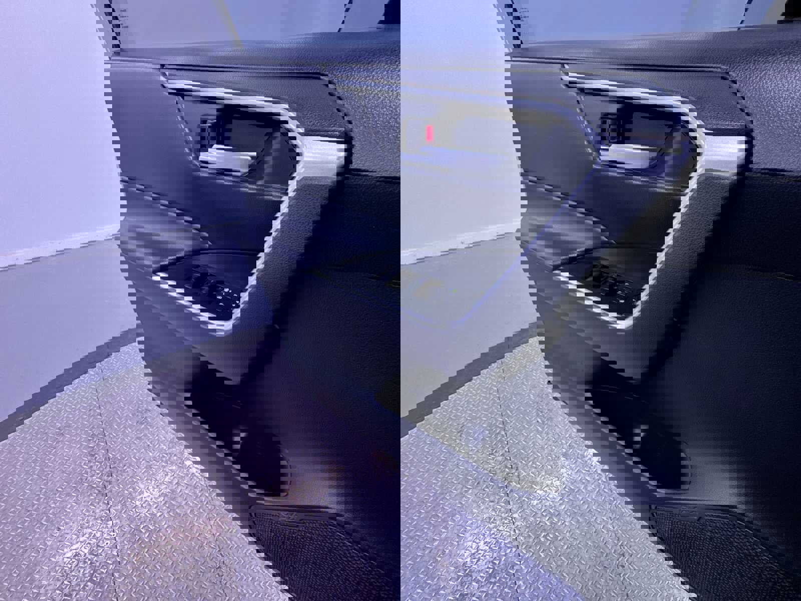 Used 2021 Toyota RAV4 XLE image 30