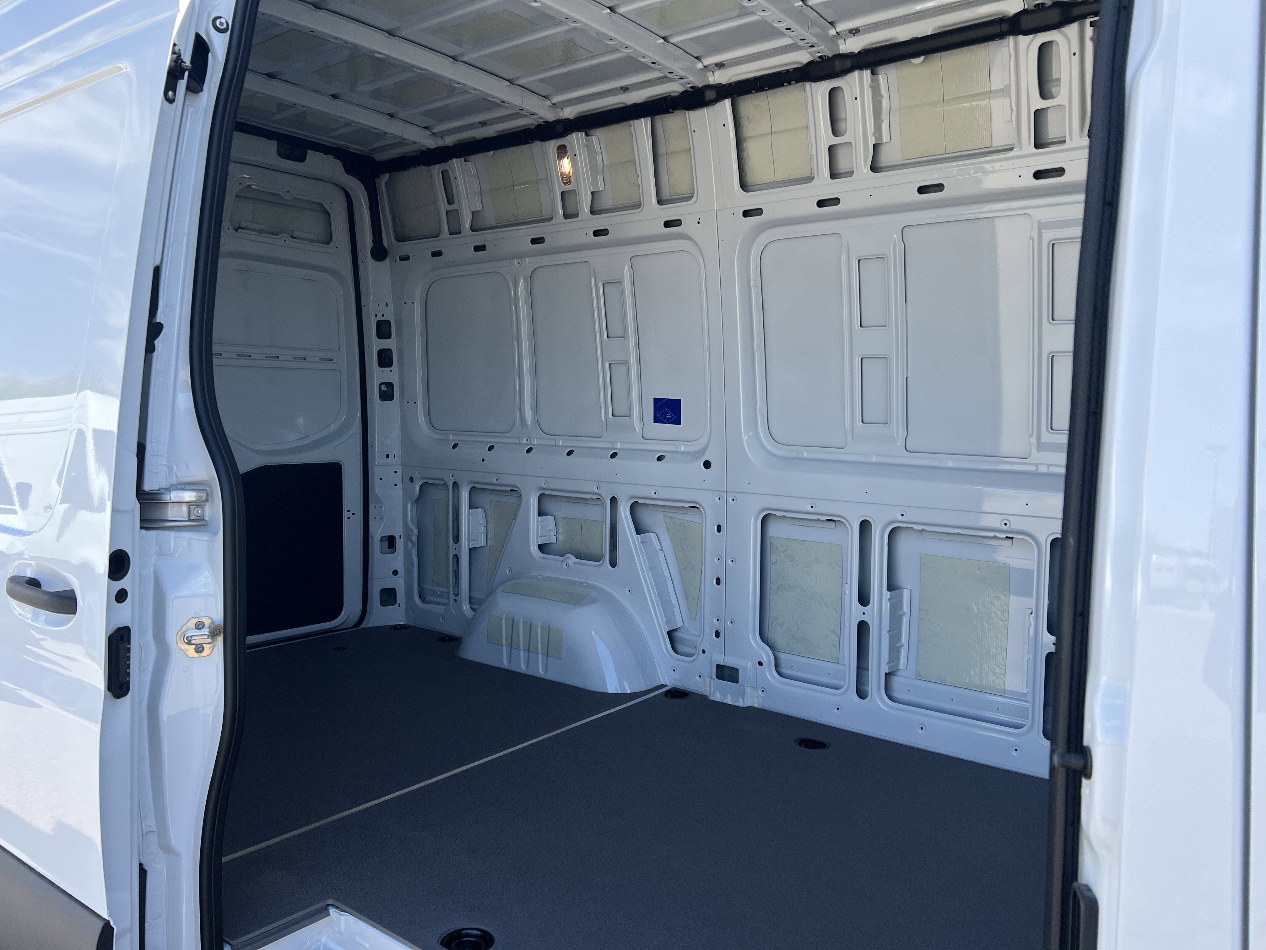 New 2025 Mercedes-Benz Sprinter 2500 image 18