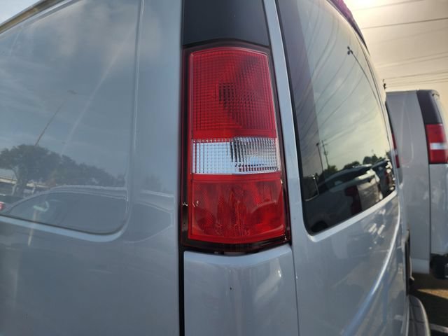 Used 2025 Chevrolet Express 2500 w/ Driver Convenience Package RWD image 8