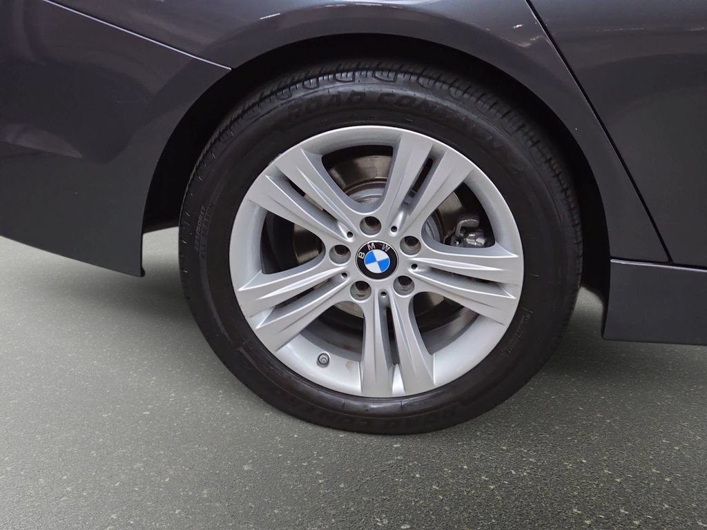 Used 2017 BMW 330i xDrive Sedan AWD/4WD image 34