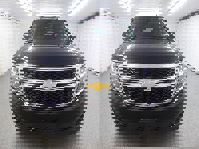 Used 2019 Chevrolet Suburban LT w/ Luxury Package image 2