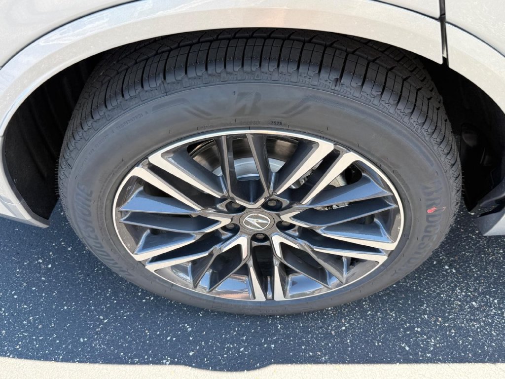 New 2026 Acura MDX w/ Advance Package AWD/4WD image 4