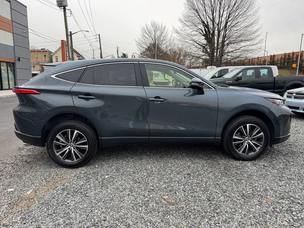 Used 2022 Toyota Venza LE AWD/4WD image 4