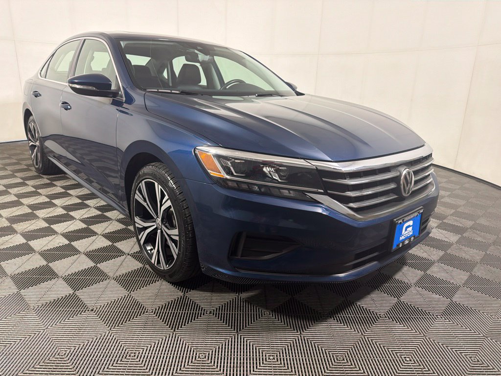 Certified 2022 Volkswagen Passat 2.0T SE FWD image 2