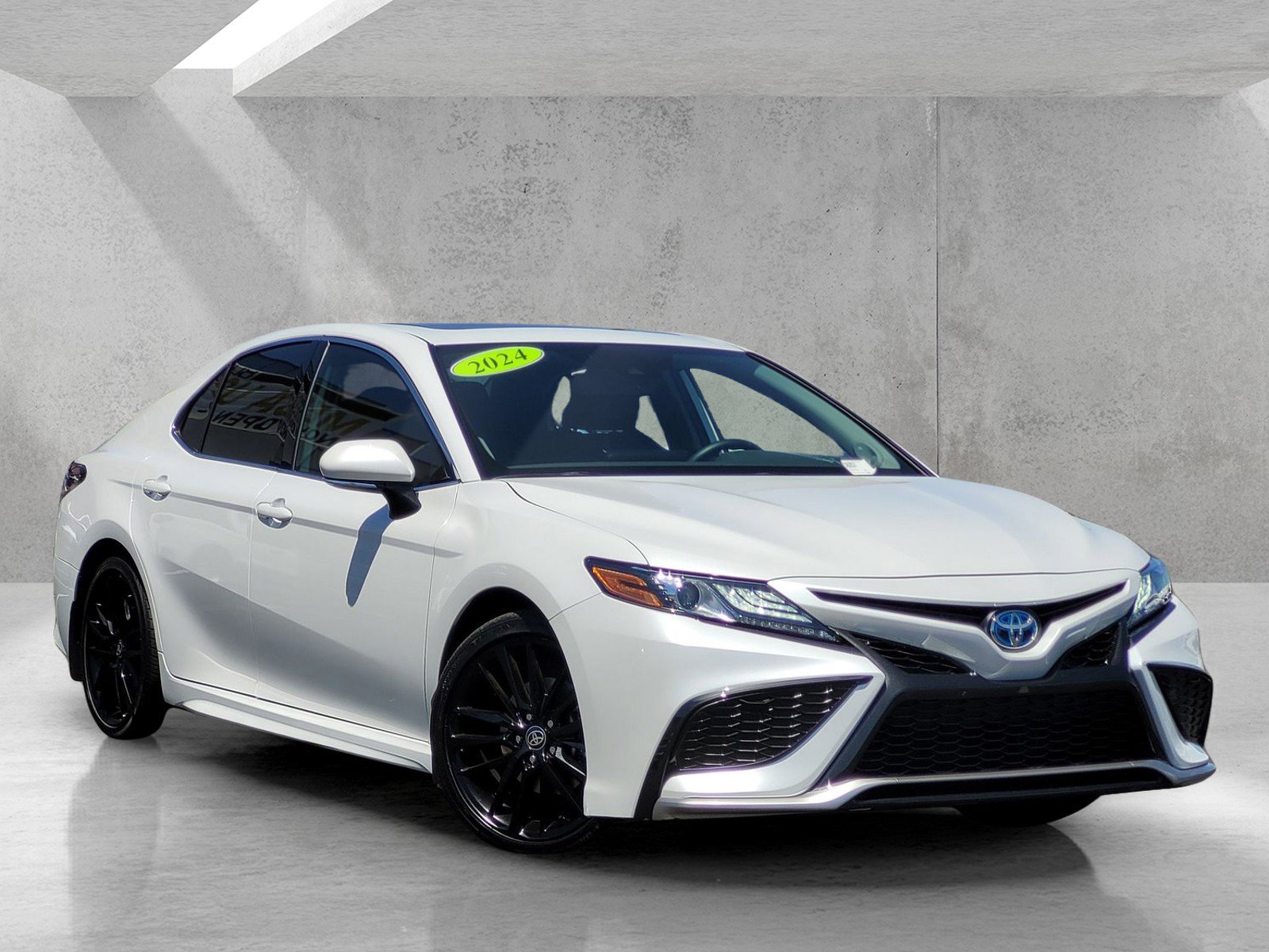 Used 2024 Toyota Camry XSE w/ Navigation Package FWD image 1