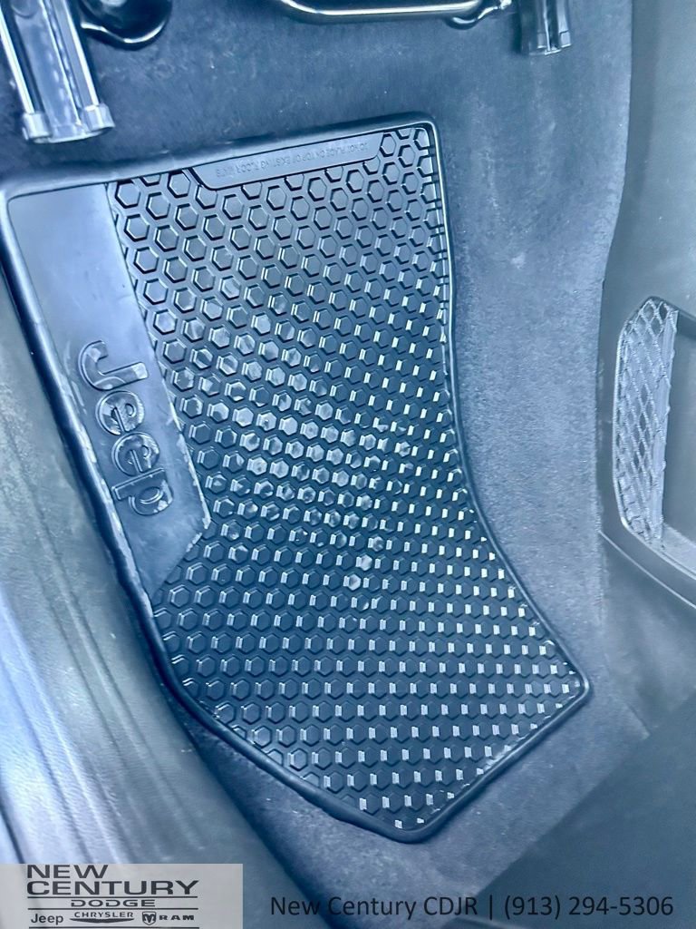 Used 2023 Jeep Renegade Latitude image 12