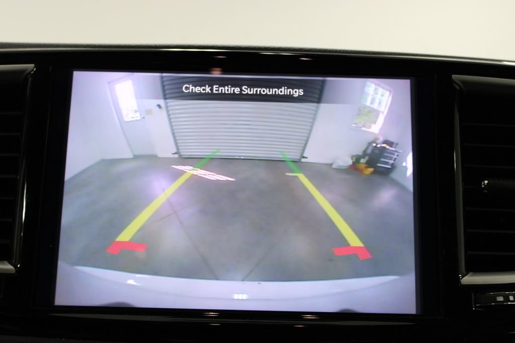 Used 2025 Chrysler Pacifica Select image 34