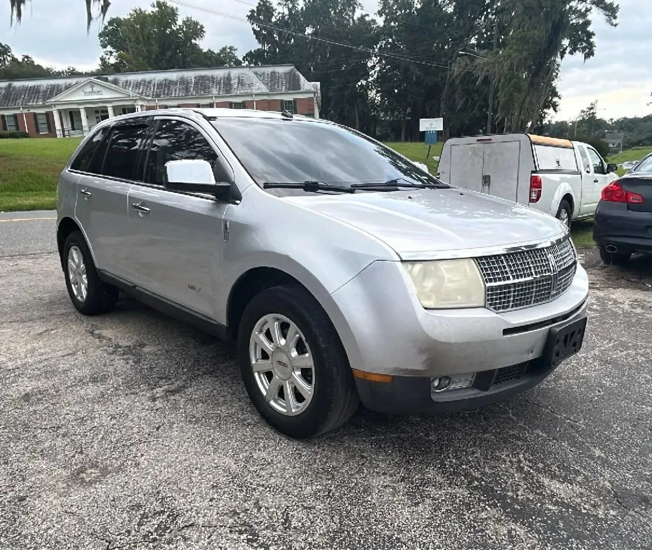 Used 2010 Lincoln MKX 2WD image 2