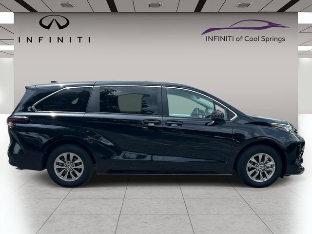 Used 2026 Toyota Sienna LE FWD image 8