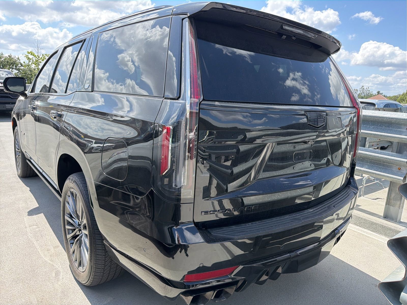 Used 2023 Cadillac Escalade V AWD/4WD image 4