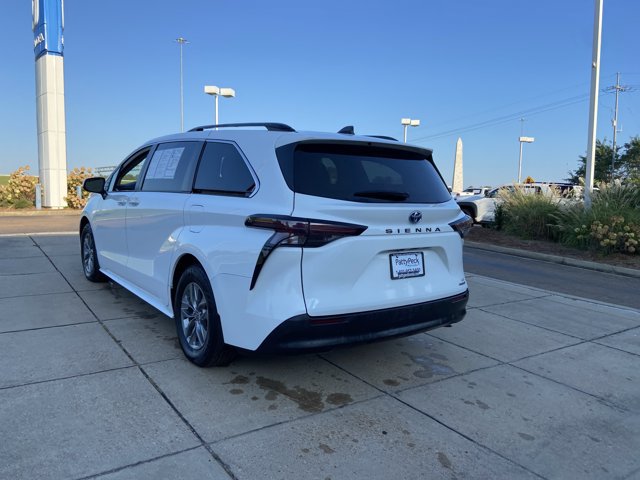 Used 2023 Toyota Sienna LE FWD image 9