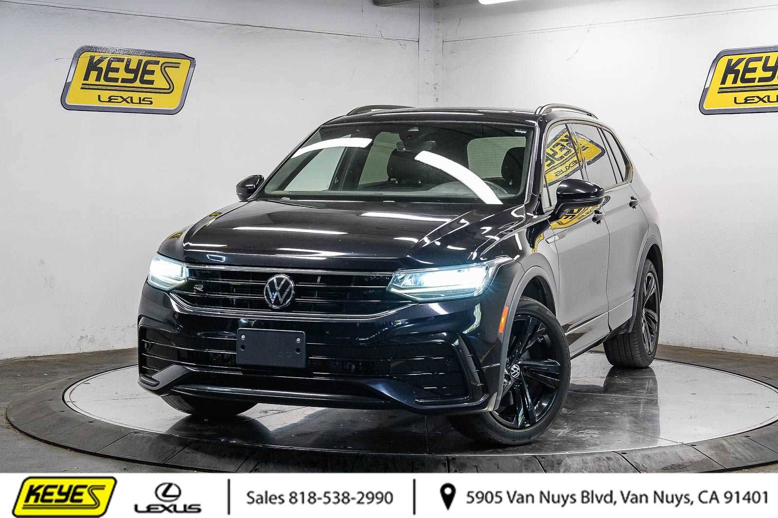 Used 2023 Volkswagen Tiguan SE R-Line FWD image 1