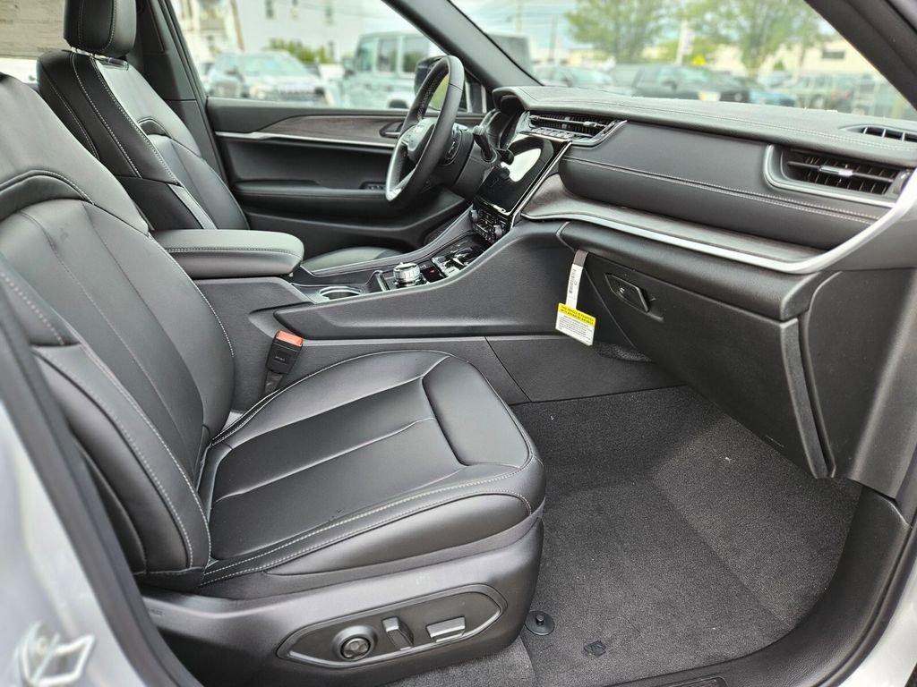 New 2025 Jeep Grand Cherokee Limited image 11