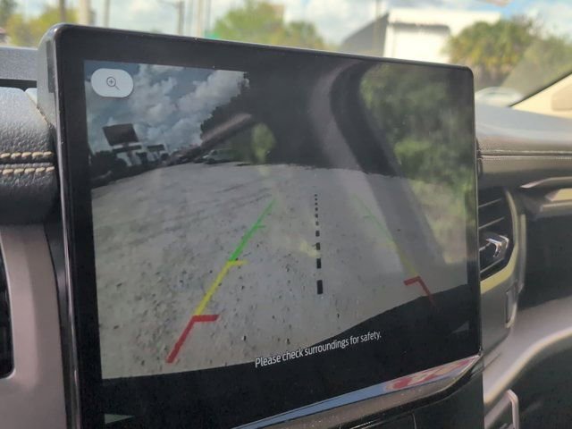 Used 2024 Ford Expedition Max XLT image 18