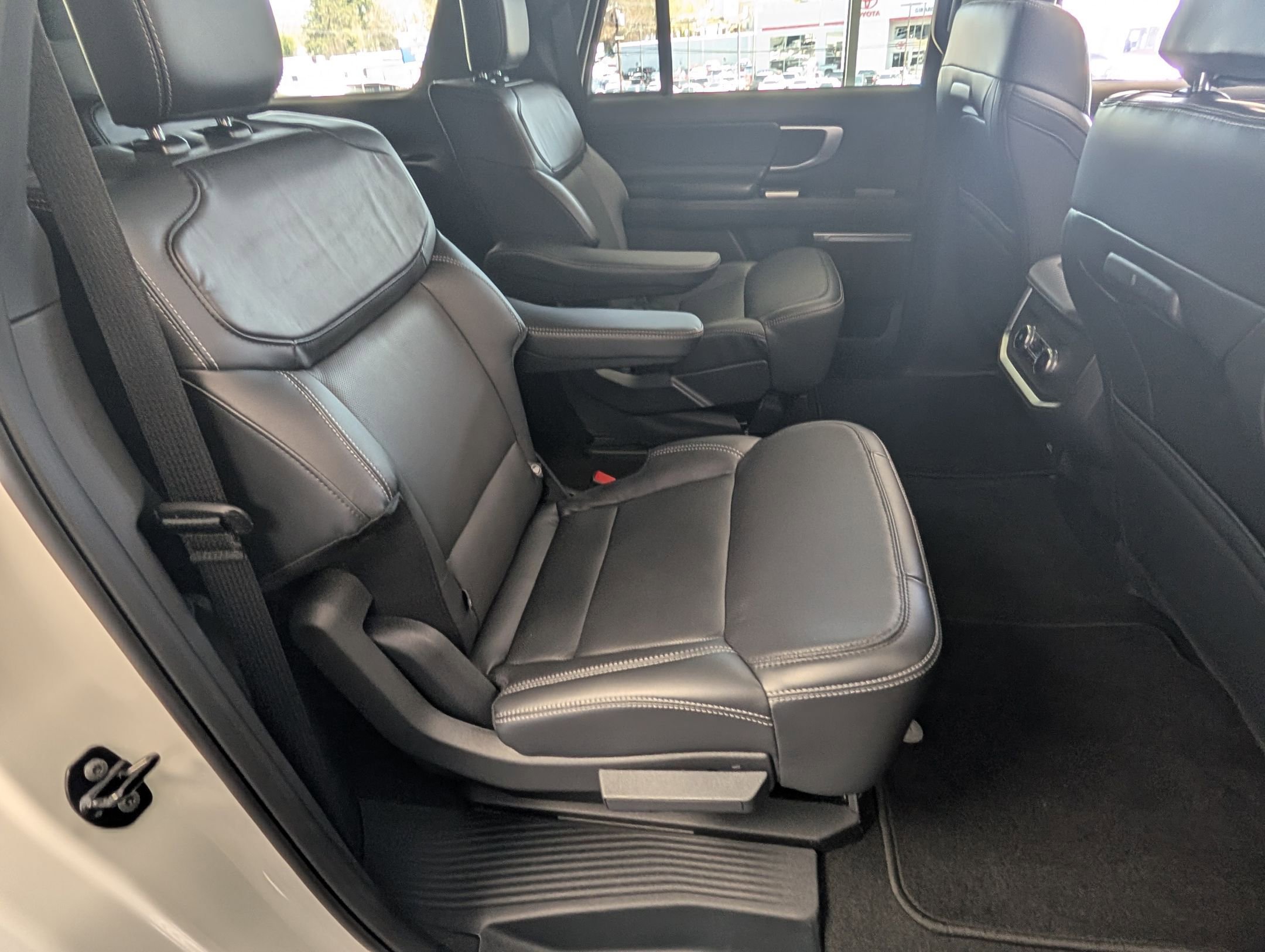 New 2025 Ford Expedition Max Platinum w/ Stealth Performance Package image 32