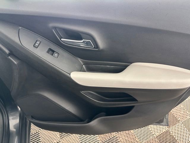 Used 2019 Chevrolet Trax LT w/ Driver Confidence Package FWD image 19