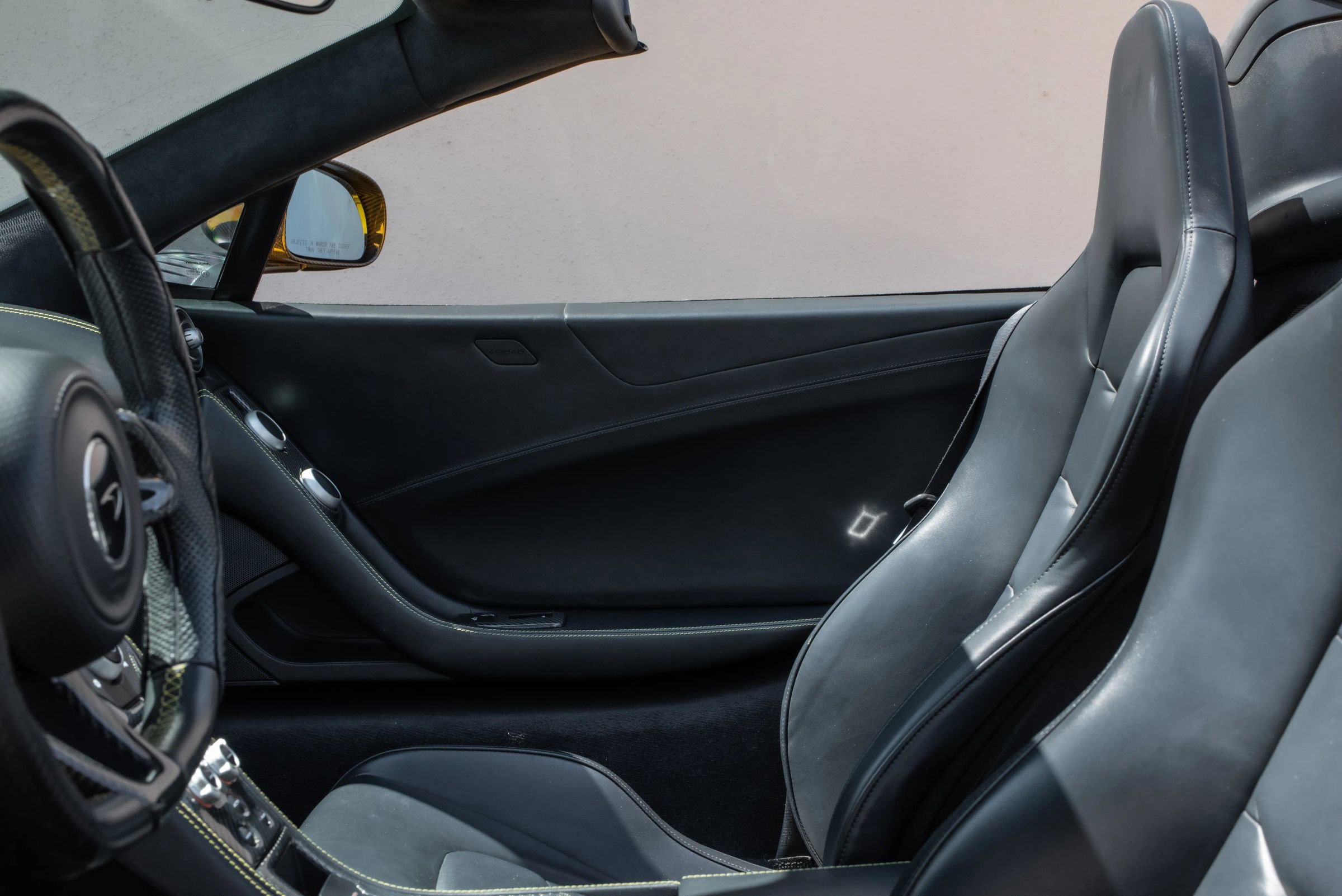 Used 2015 McLaren 650S Spider image 12