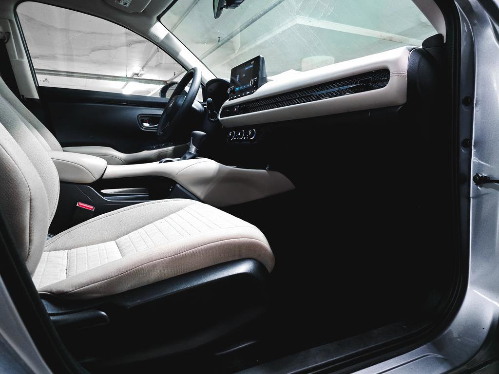 Certified 2025 Honda HR-V LX image 33