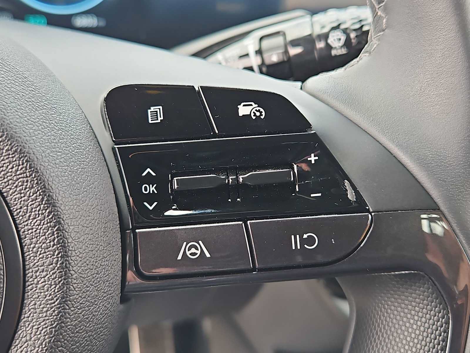 Used 2025 Hyundai Elantra Hybrid FWD image 24
