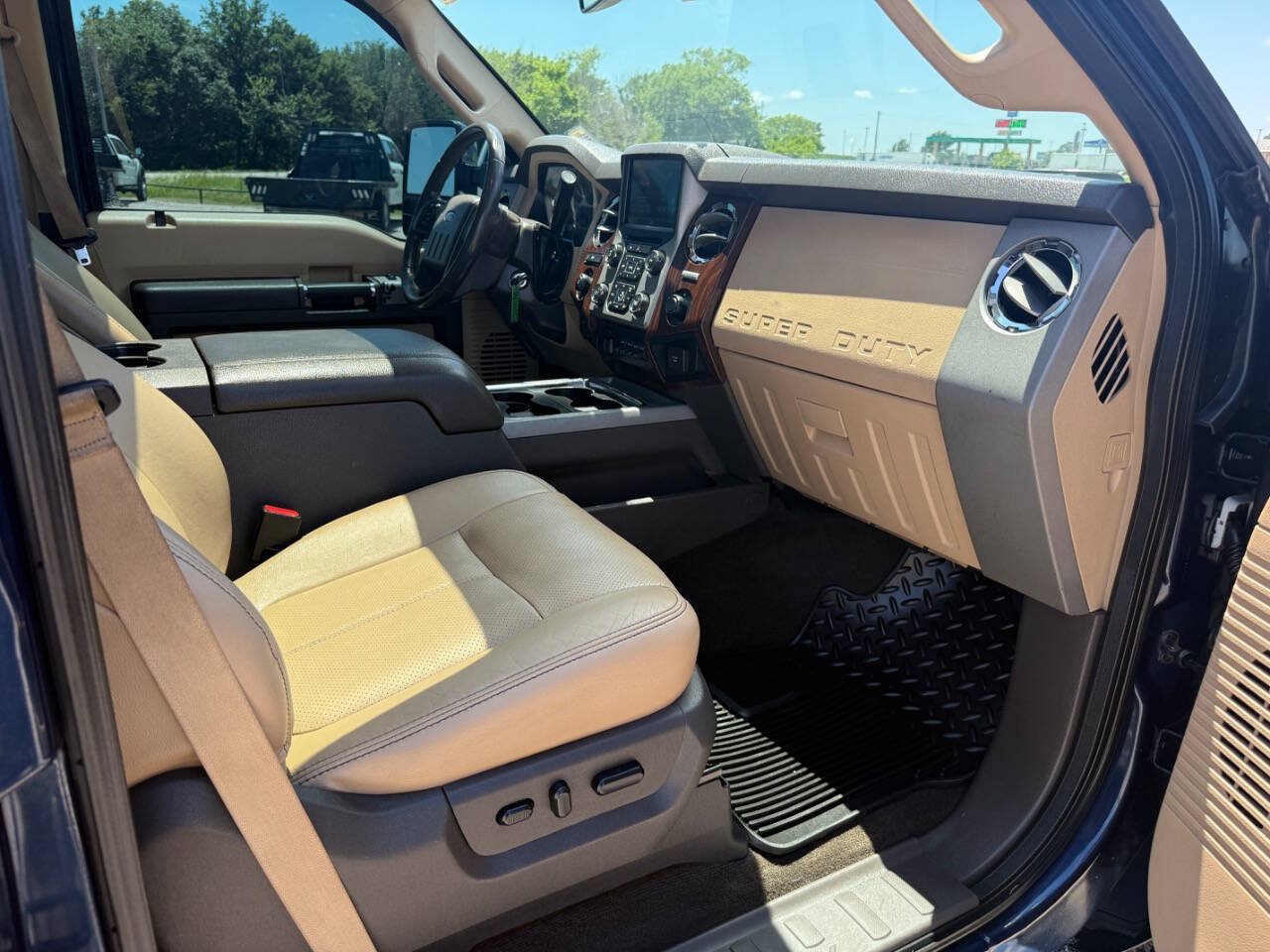 Used 2016 Ford F250 Lariat w/ Lariat Ultimate Package AWD/4WD image 38