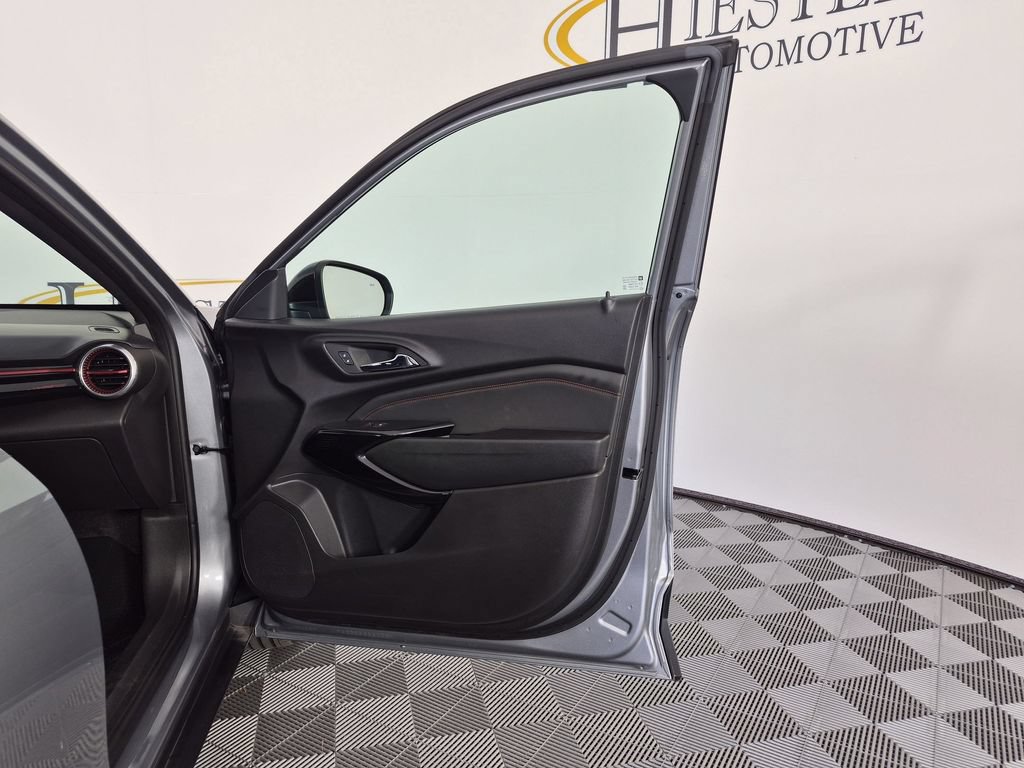 Certified 2024 Chevrolet Trax RS w/ Sunroof Package FWD image 38