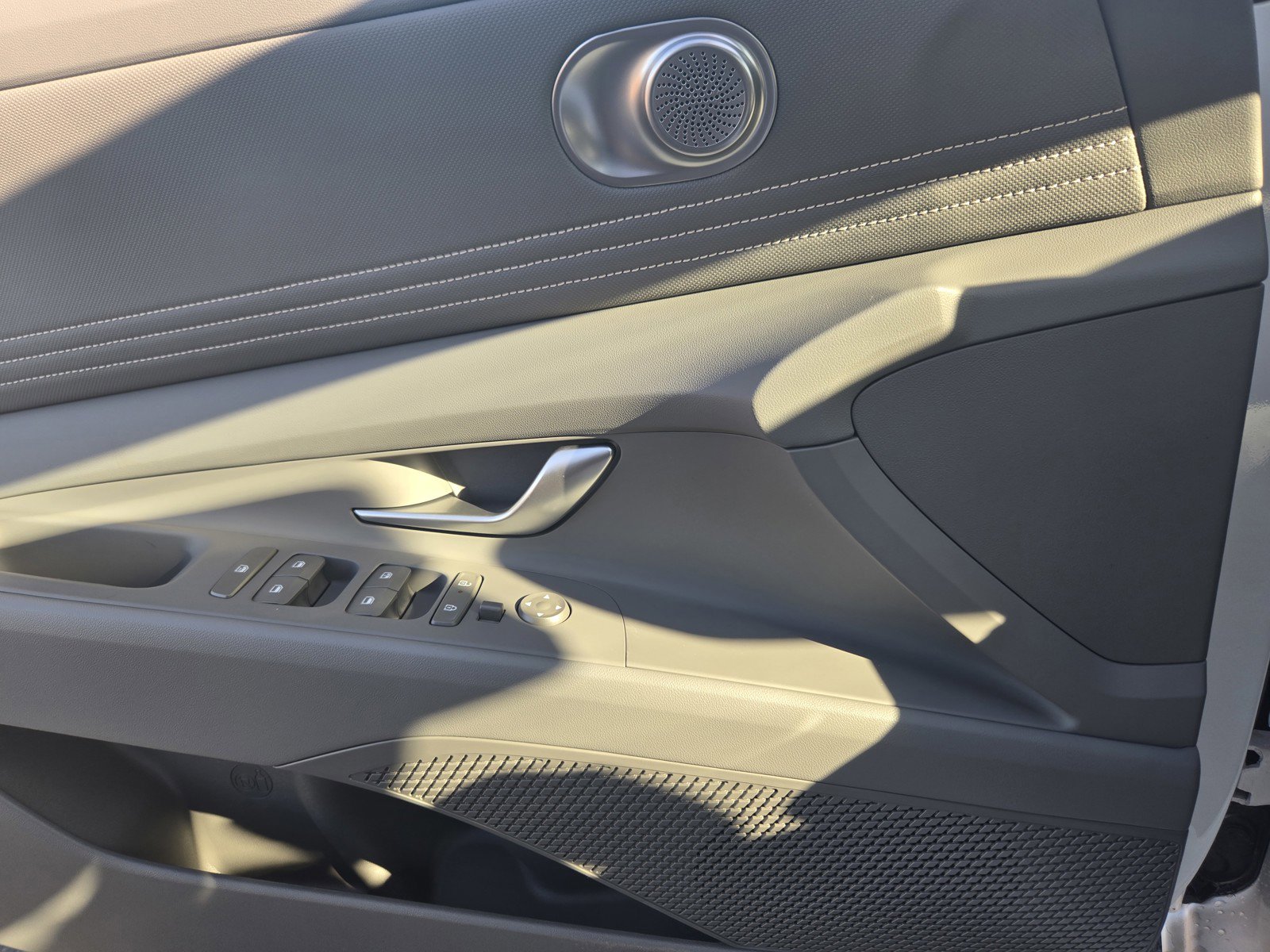 New 2025 Hyundai Elantra SEL image 16