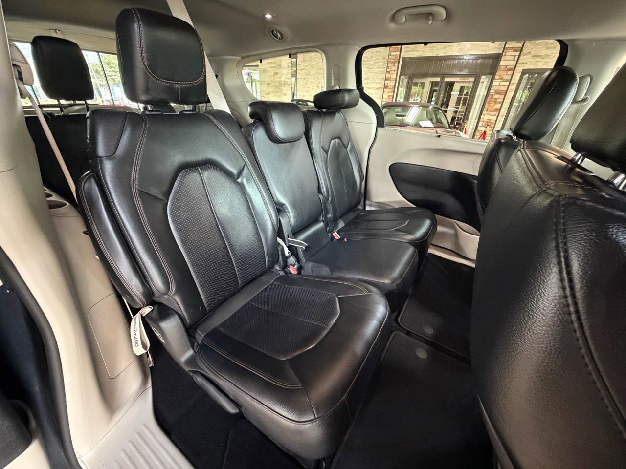 Used 2019 Chrysler Pacifica Touring-L image 15