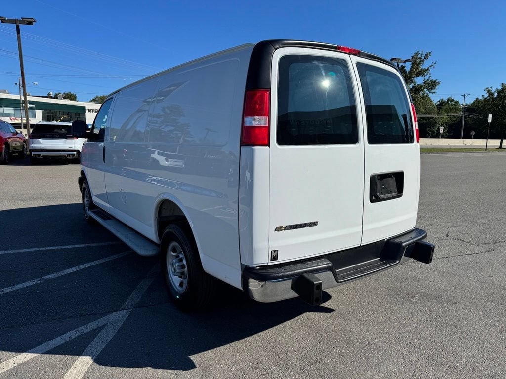 Used 2025 Chevrolet Express 2500 w/ Driver Convenience Package RWD image 4