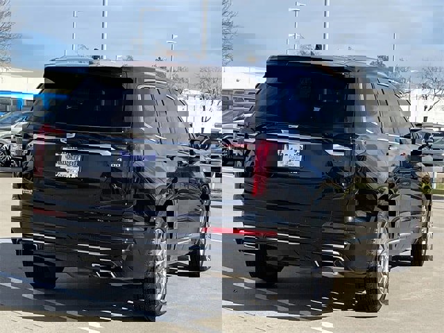 Used 2023 Cadillac XT6 Premium Luxury w/ Technology Package image 4